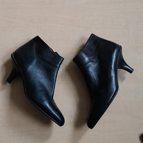 PRADA KITTEN HEEL LEATHER BOOTIES SIZE 39.5 - Picture 10 of 17